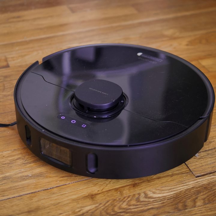Dreame Bot L10 Pro side view