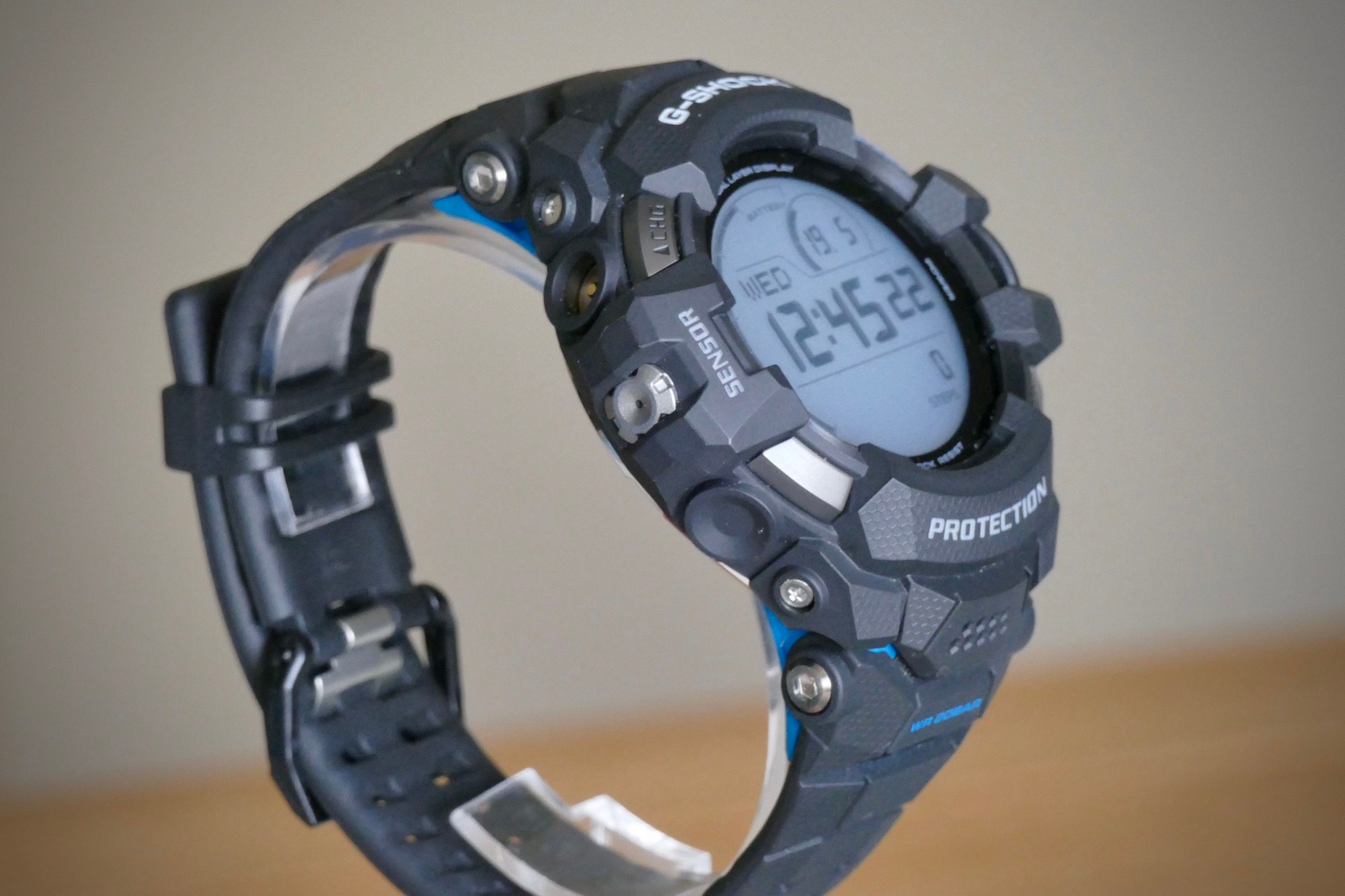 casio g shock gsw h1000 smartwatch review sensor side