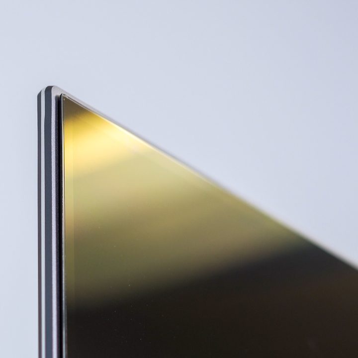 Hisense U8G 4K ULED HDR TV screen closeup