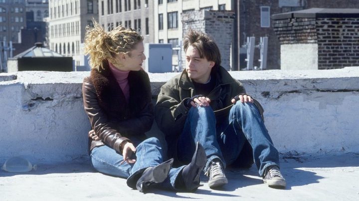 Claire Danes and Kieran Culkin as Sookie and Igby sitting on a street talking in Igby Goes Down.