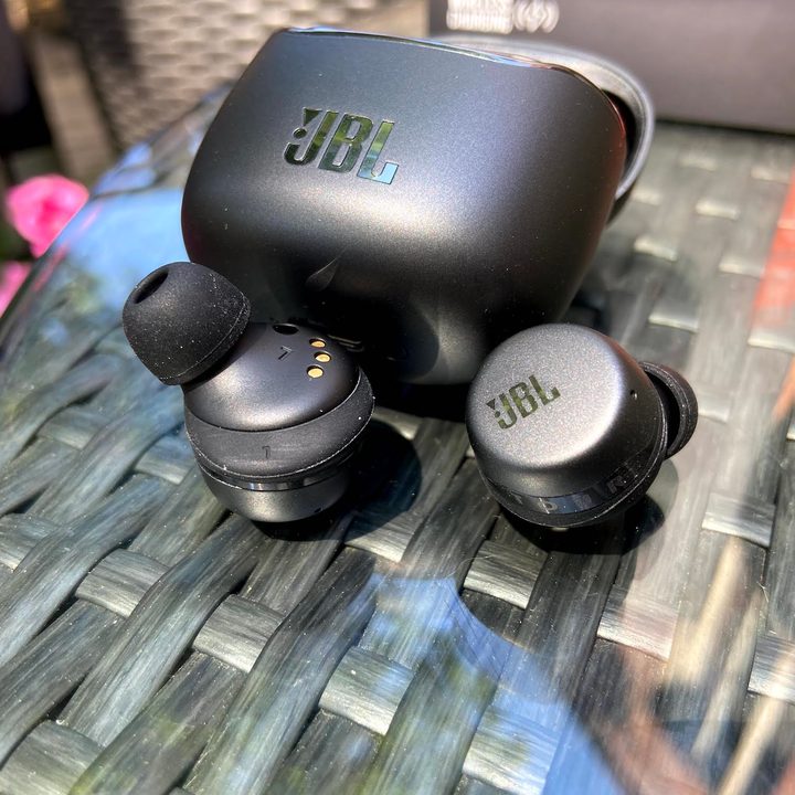 JBL Tour Pro+
