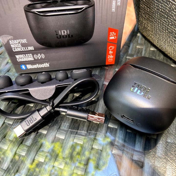 JBL Tour Pro+
