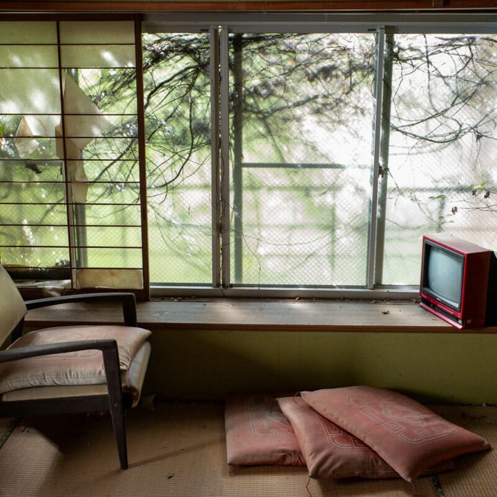 An old TV set.