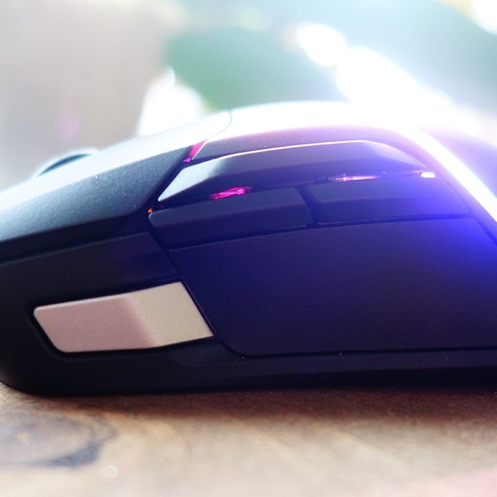 The SteelSeries Rival 5 gaming mouse's side buttons.