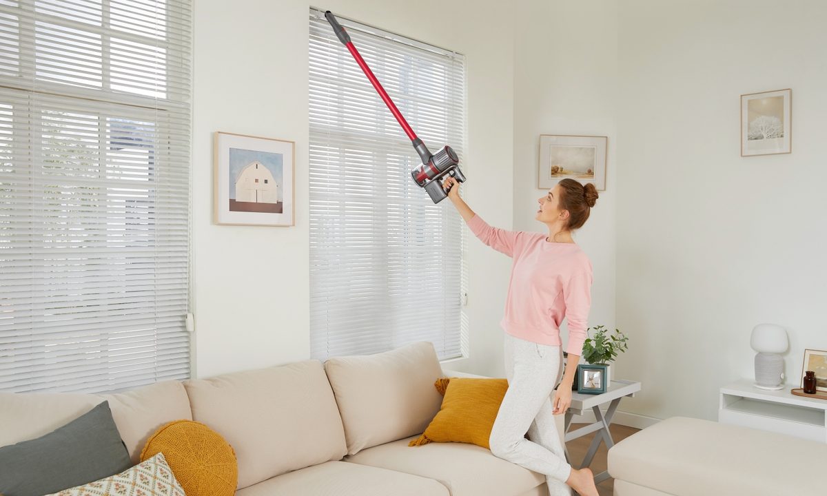 roborock h7 both vacuum cleaner and mop cordless lifestyle 3 of 4