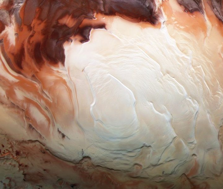 The bright white region of this image shows the icy cap that covers Mars&rsquo; south pole, composed of frozen water and frozen carbon dioxide. ESA&rsquo;s Mars Express imaged this area of Mars on Dec. 17, 2012, in infrared, green and blue light, using its High Resolution Stereo Camera.