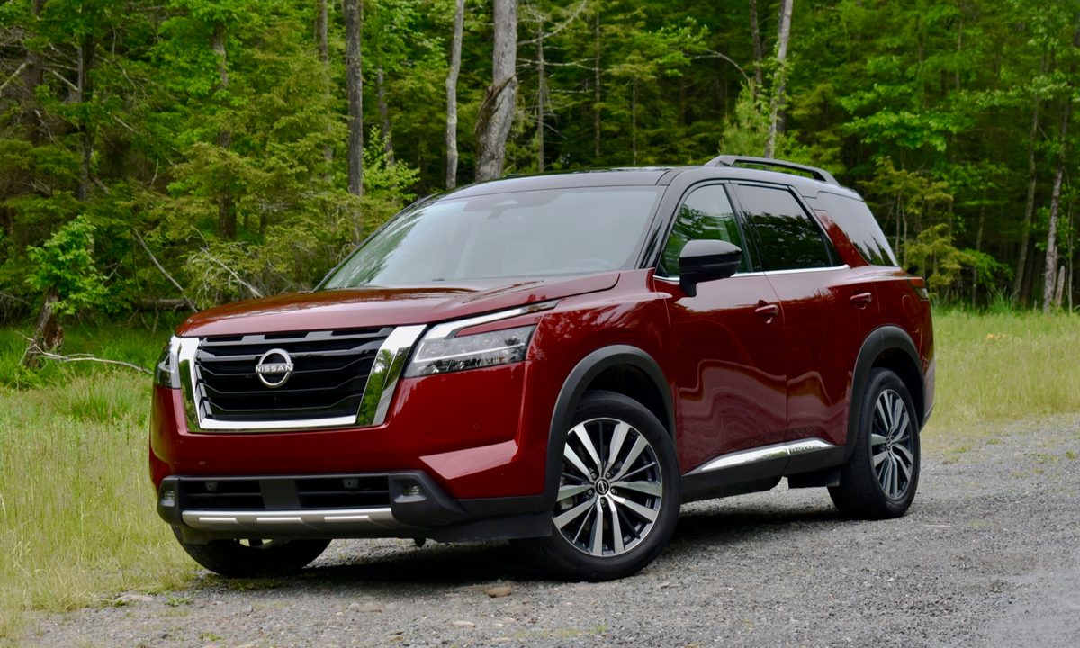 Front-three quarter view of the 2022 Nissan Pathfinder.
