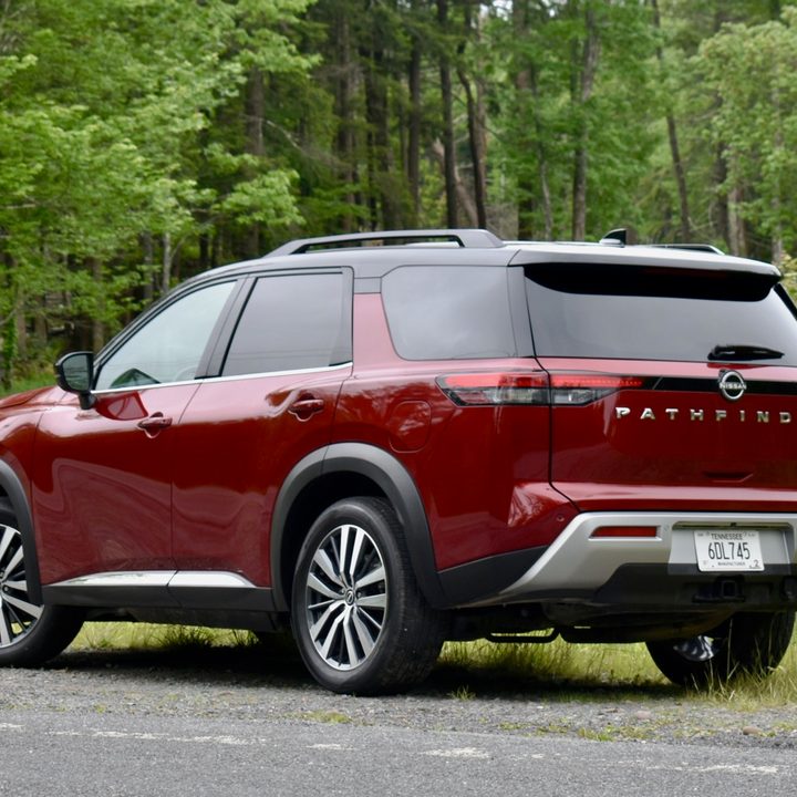 Rear three-quarter view of the 2022 Nissan Pathfinder.