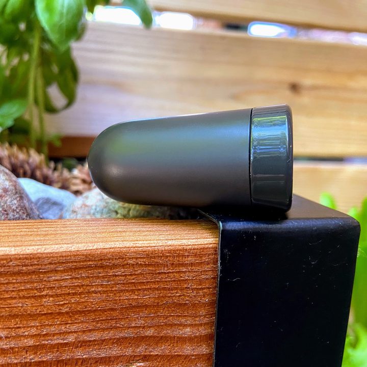 Bowers & Wilkins PI5 true wireless earbuds charging case.