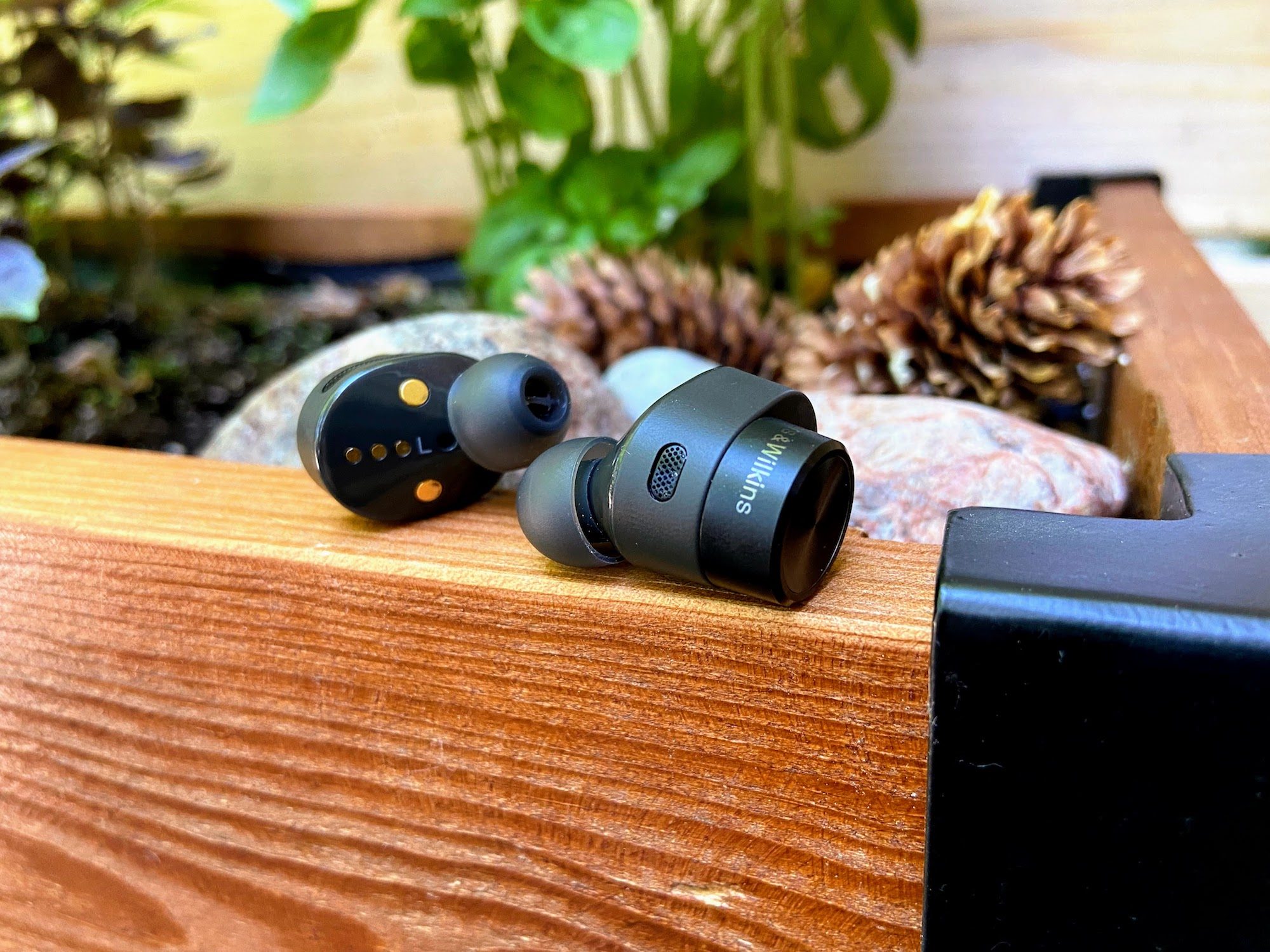 Bowers & Wilkins PI5 review: Sophisticated style, big bass sound