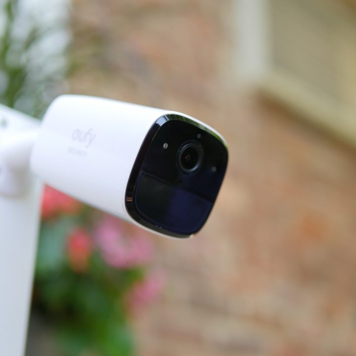 Eufy SoloCam E40 on screw mount outside.