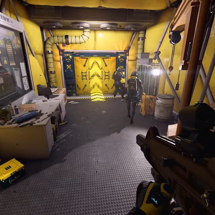 Rainbow Six Extraction team in a yellow room.