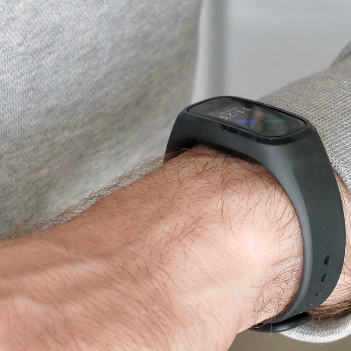 Oppo Band from the side on the wrist