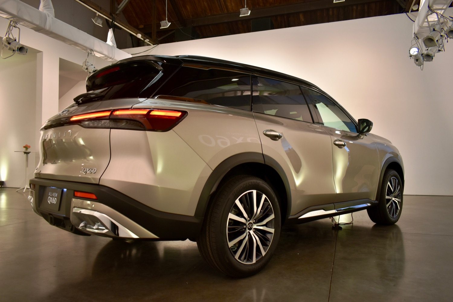 Rear three quarter view of the 2022 Infiniti QX60.