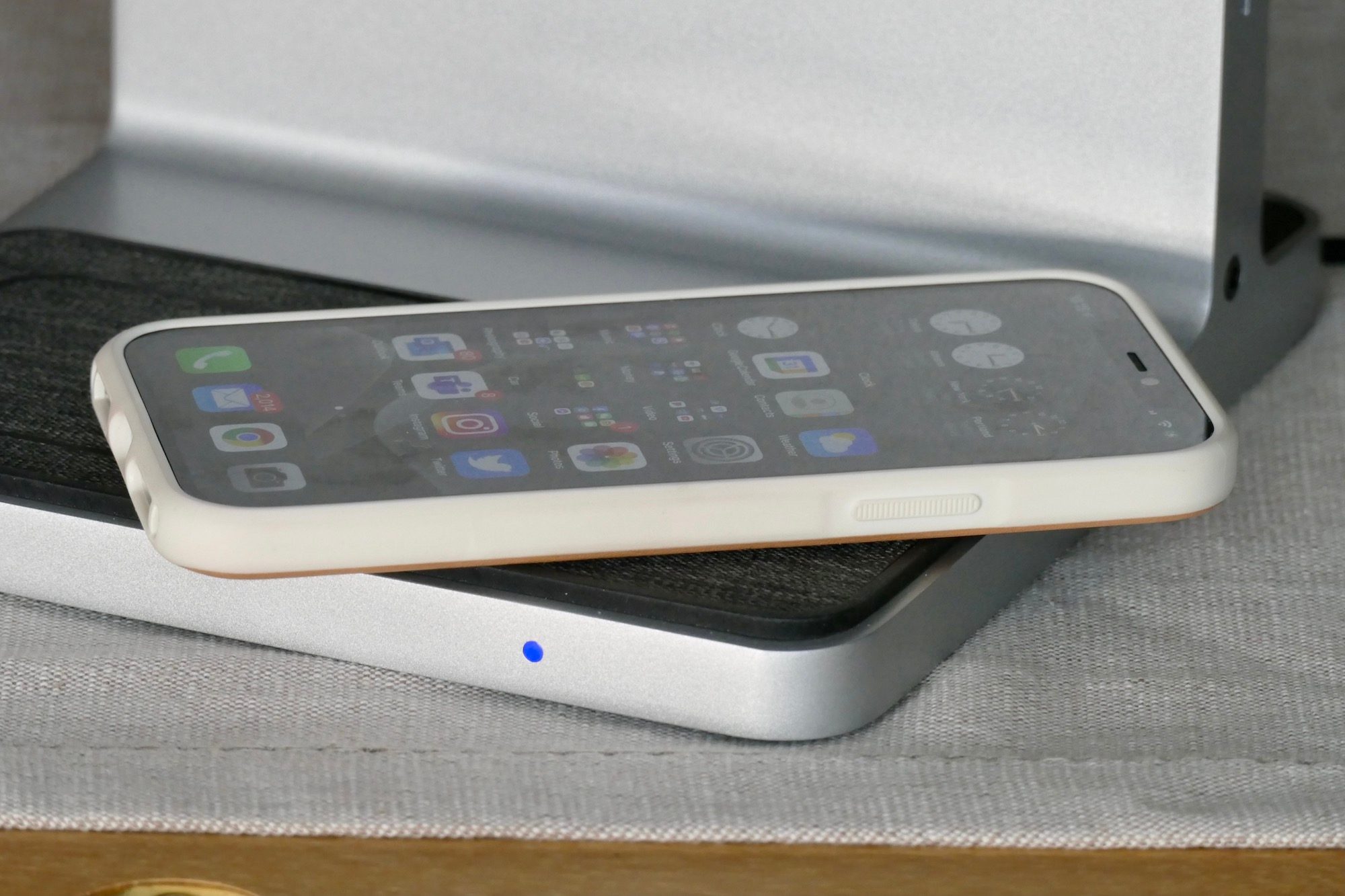 iiPhone 12 Pro charging on the Kensington StudioDock.