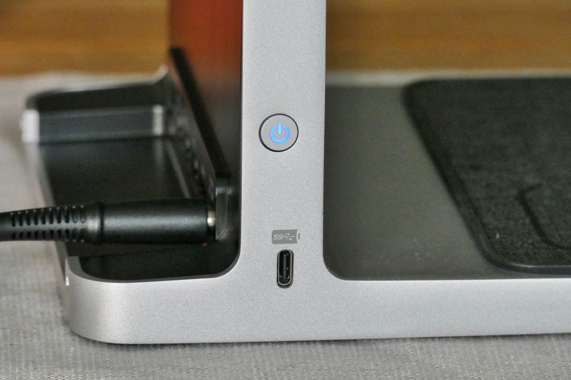 Power button on the Kensington StudioDock