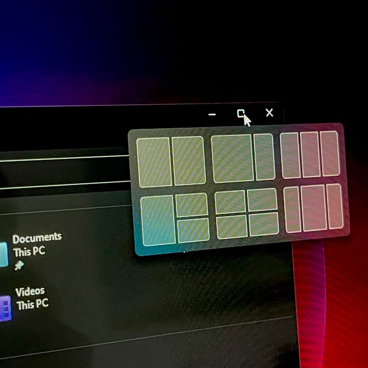 The window management settings in Windows 11, near the maximize button