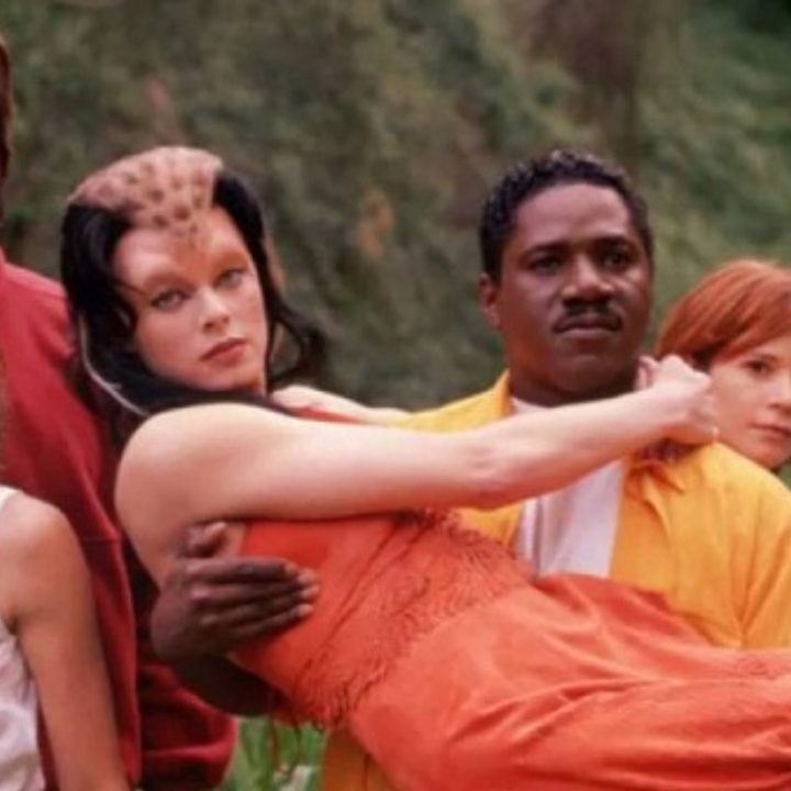 The heroes of Sliders stand united.