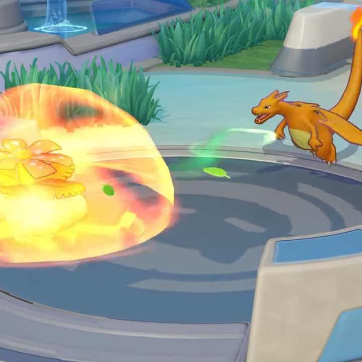 Charizard attacking enemy in Pokemon Unite.