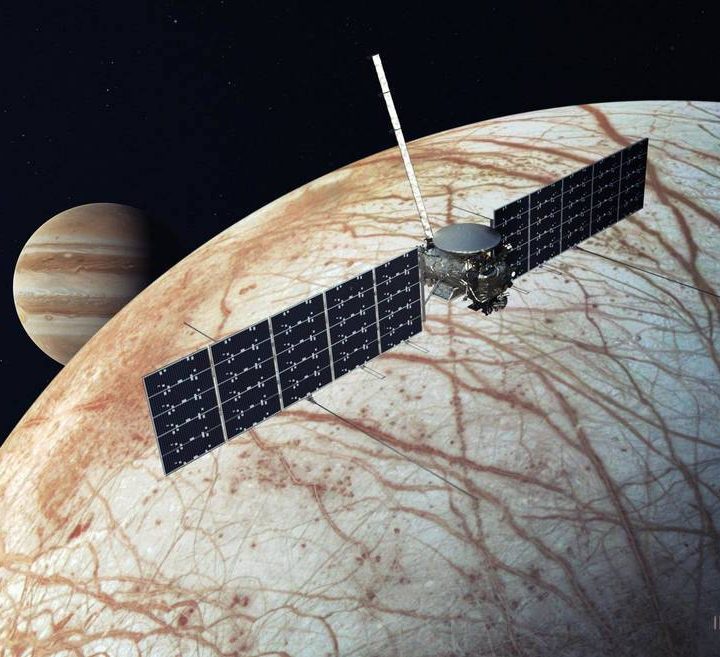 An illustration showing the Europa Clipper spacecraft.