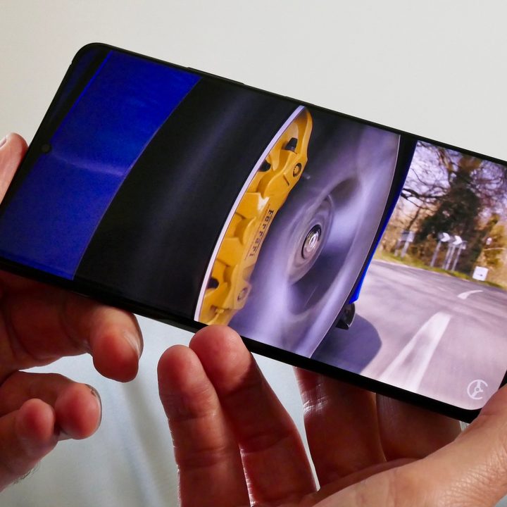 The Galaxy S21 Ultra playing a video.