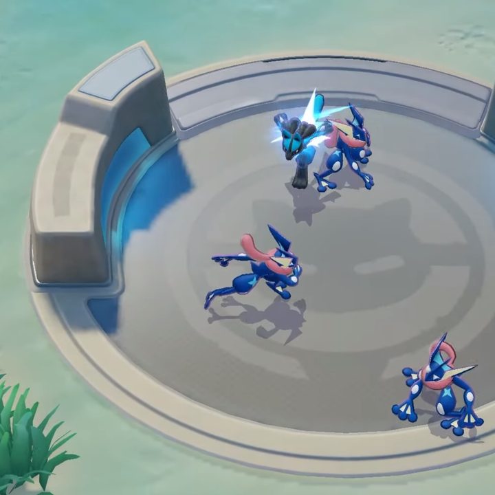 Greninja attacking in Pokemon Unite.