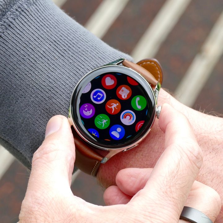 The app grid menu on the Huawei Watch 3