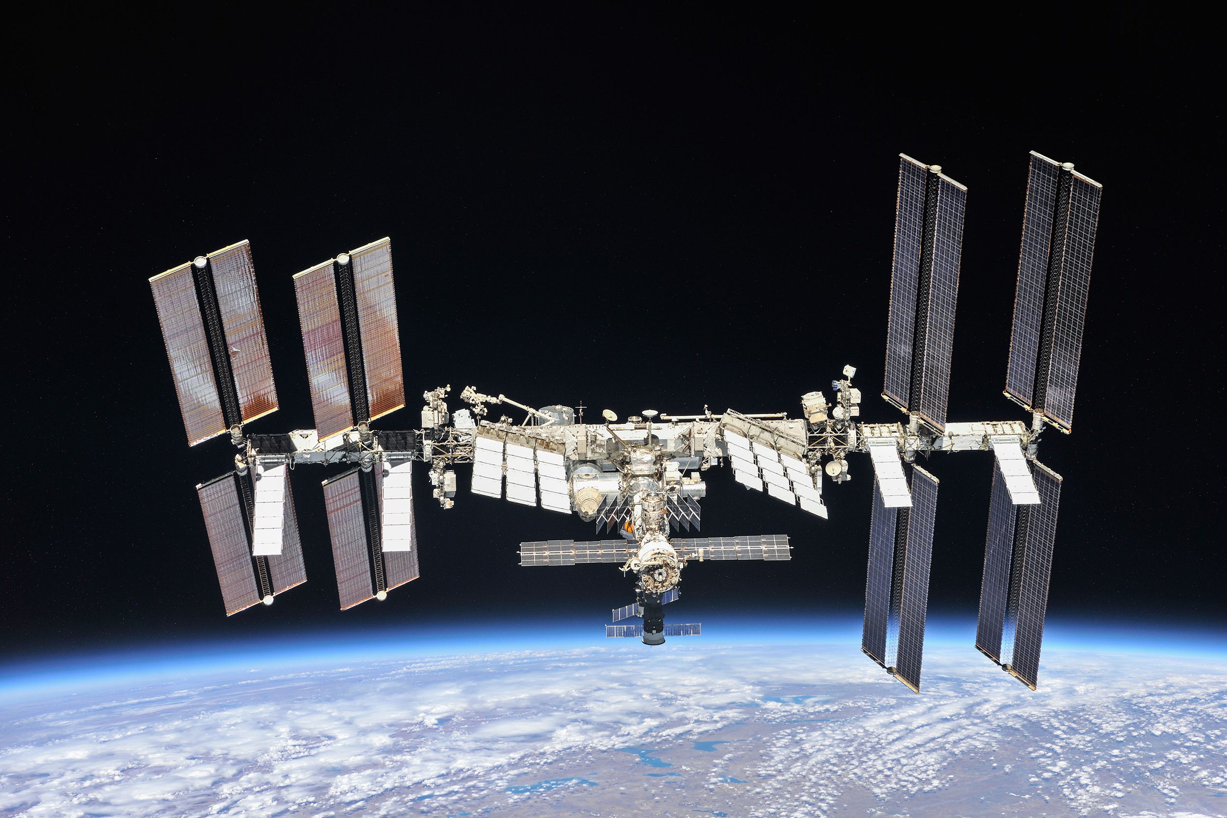 Fly through the space station in this awesome 360-degree video