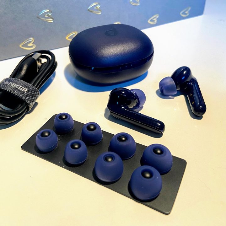 Soundcore Life P3 box contents.