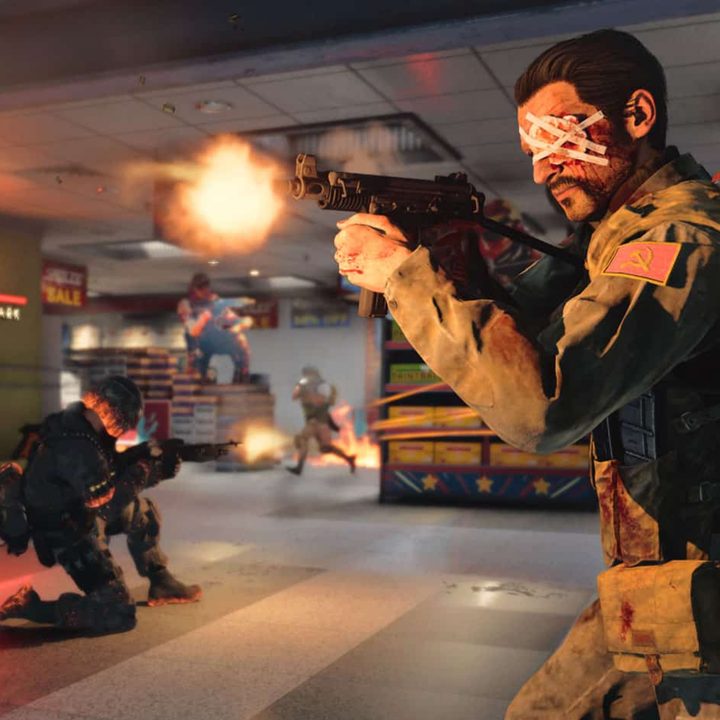 Operator using the OTs SMG in Warzone.