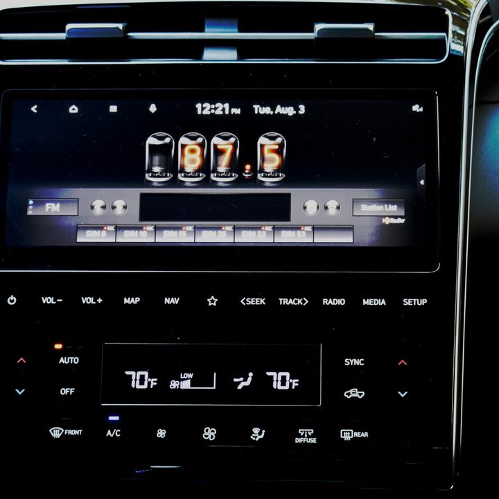 2022 Hyundai Santa Cruz touchscreen.