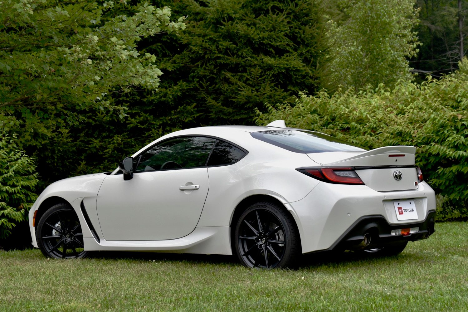 Rear three-quarter view of the 2022 Toyota GR 86.
