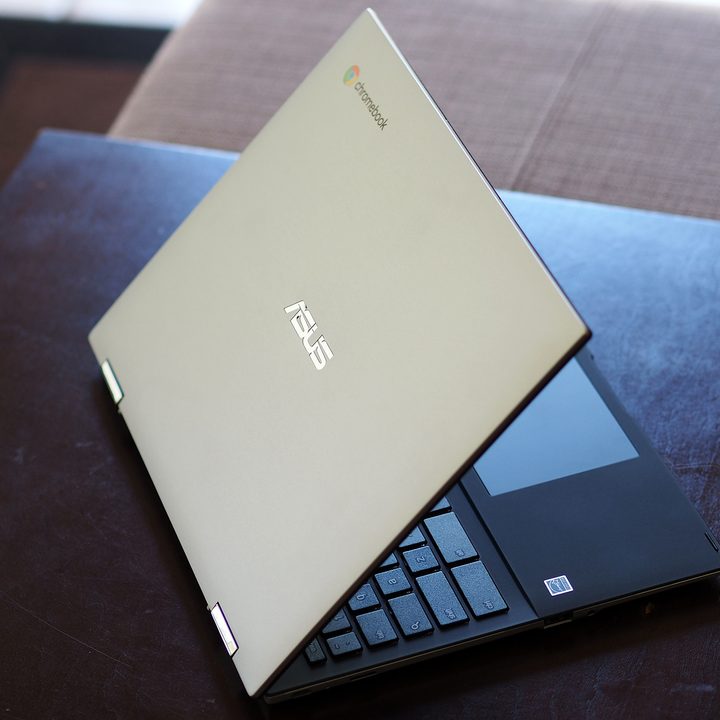 Angled view of the Asus Chromebook Flip CM3 sitting on table top.