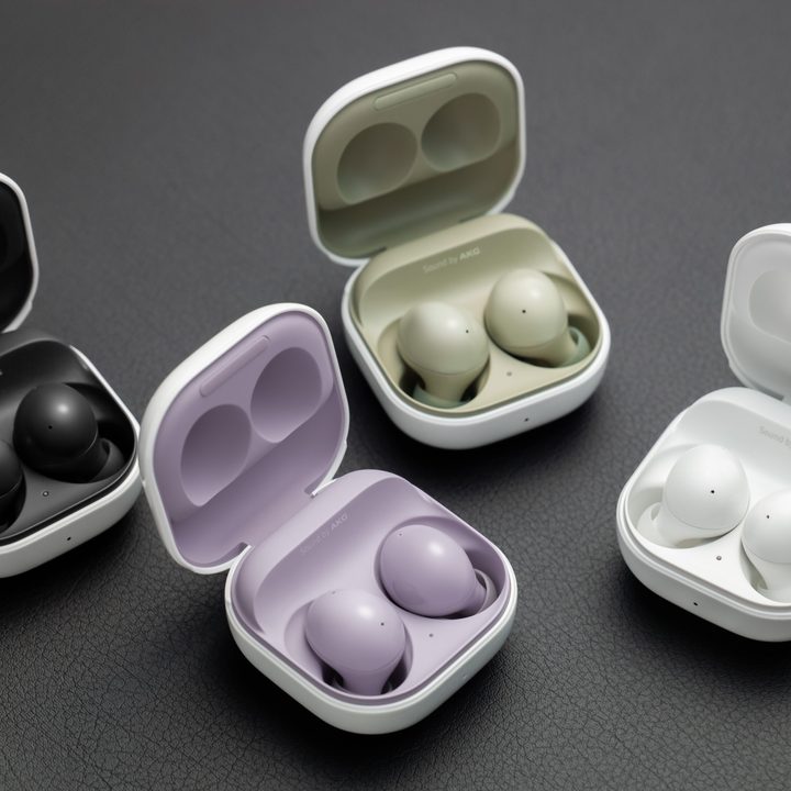 Samsung Galaxy Buds 2 in four colors.