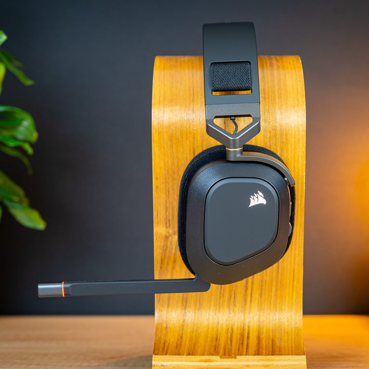 Corsair HS80 Side