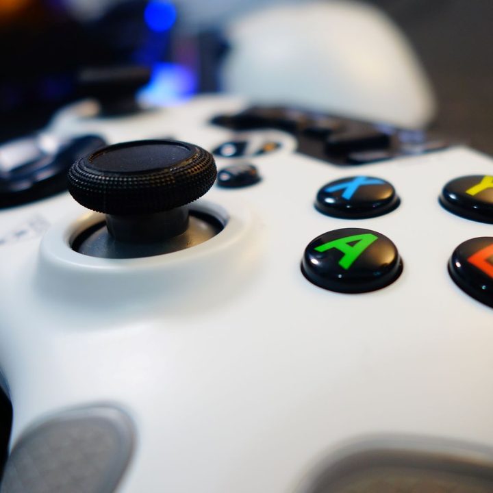 A close look at the buttons and joystick on the Xbox Recon controller.