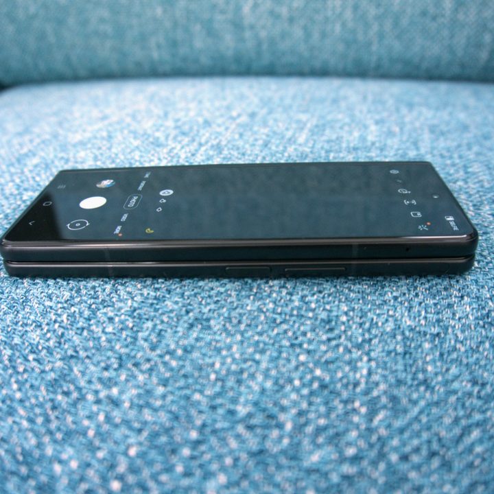 Z Fold 3 showing buttons