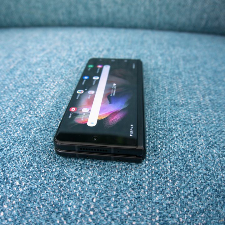 Z Fold 3 showing speaker.