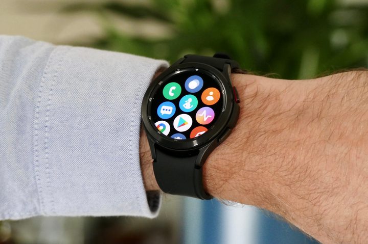 The apps of the Samsung Galaxy Watch 4 Classic on its display.