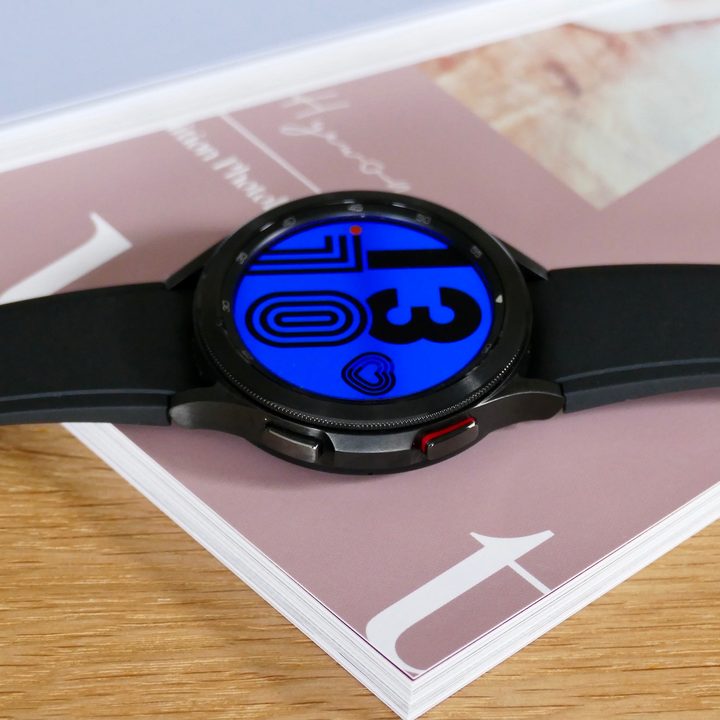 Galaxy Watch 4 Classic buttons and bezel.