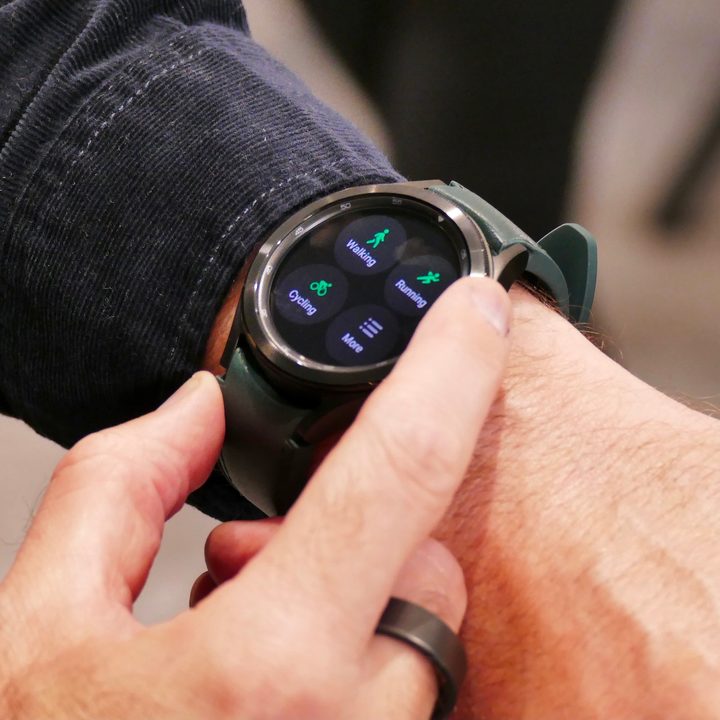 Exercise menu on the Galaxy Watch 4 Classic.