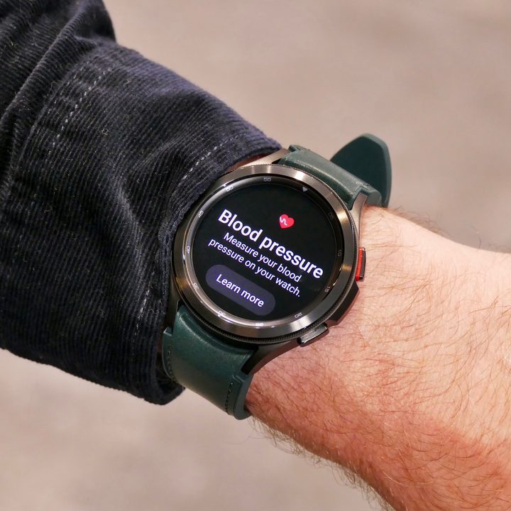 Blood pressure menu screen on the Galaxy Watch 4 Classic.