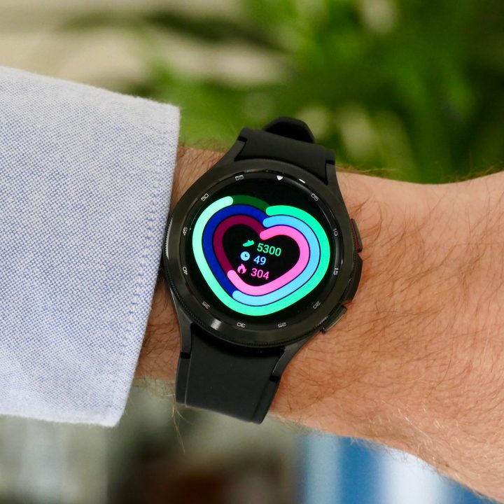 Daily activity screen on the Galaxy Watch 4 Classic.