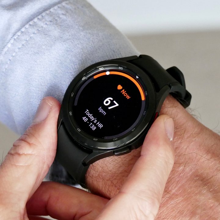 Heart rate mode on the Galaxy Watch 4 Classic.