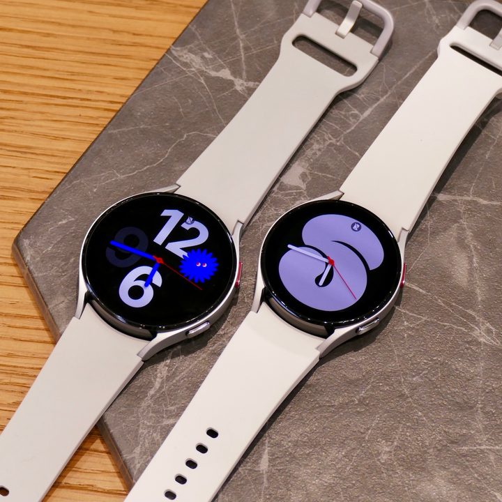 Galaxy Watch 4 in white, in two sizes.