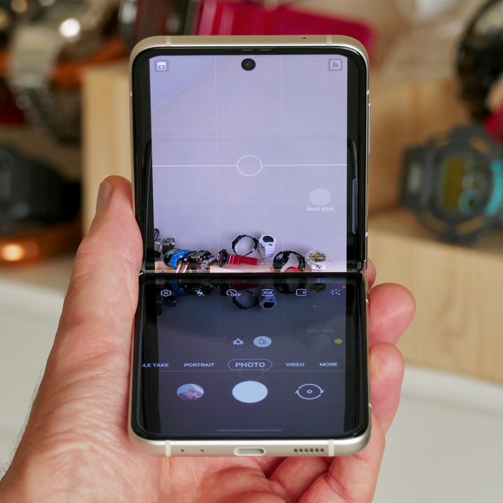 Galaxy Z Flip 3's camera app.