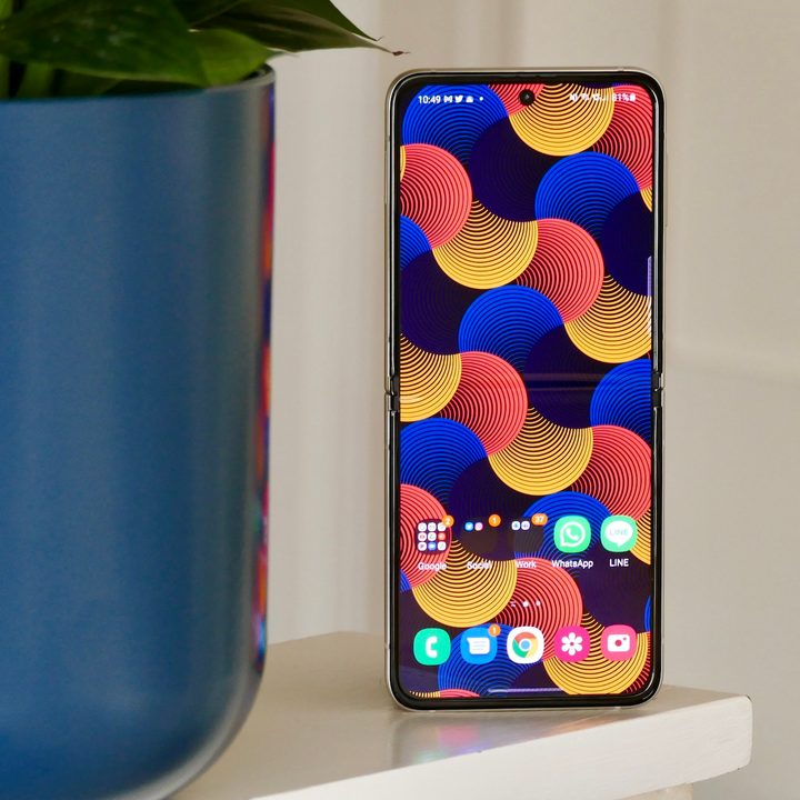 Galaxy Z Flip 3's screen.