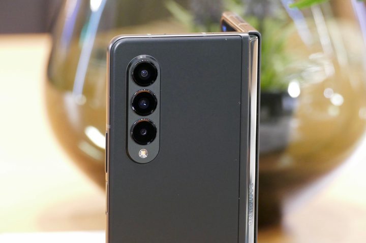 Galaxy Z Fold 3 camera module.