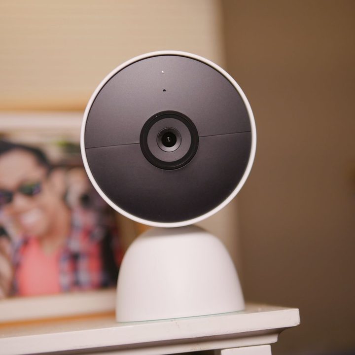 Closeup of camera on the Google Nest Cam (battery).