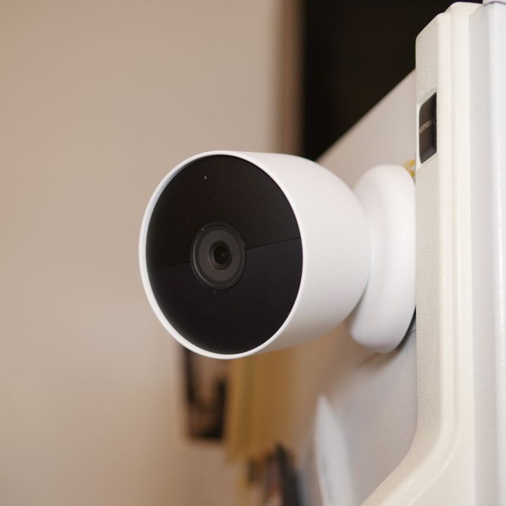 Google Nest Cam (battery) attached to fridge with magnetic plate.
